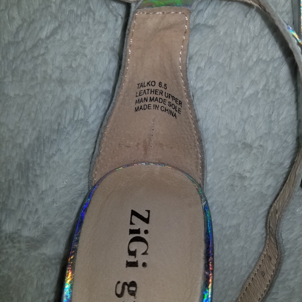 Silver heels - Picture 3 of 4